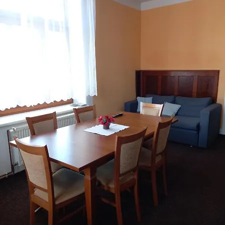 U Skoly 公寓 Staré Město
